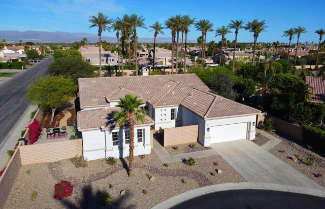 44520 Via Terra Nova, La Quinta CA: https://media.crmls.org/mediaz/04023920-3492-46ab-bfd1-3ae023694f6f.jpg