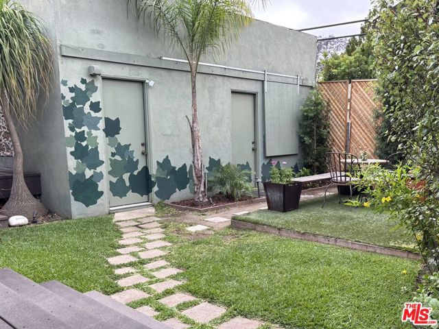 10739 Jefferson Boulevard, Culver City CA: https://media.crmls.org/mediaz/04029bc3-75ae-4595-9039-462a58405251.jpg