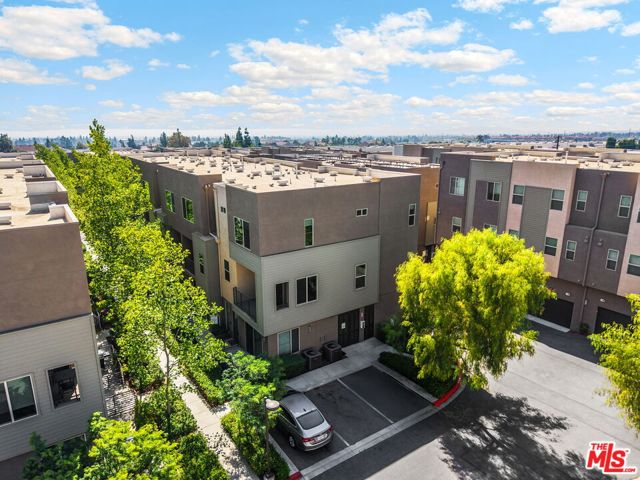746 Farrier Way, Upland CA: https://media.crmls.org/mediaz/0402c8b1-6de7-4c0c-9465-38324a966d49.jpg