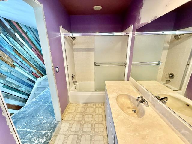 1817 Bluebell Dr, Livermore CA: https://media.crmls.org/mediaz/0402f6aa-28fb-4e6a-ba63-be2706be1e87.jpg