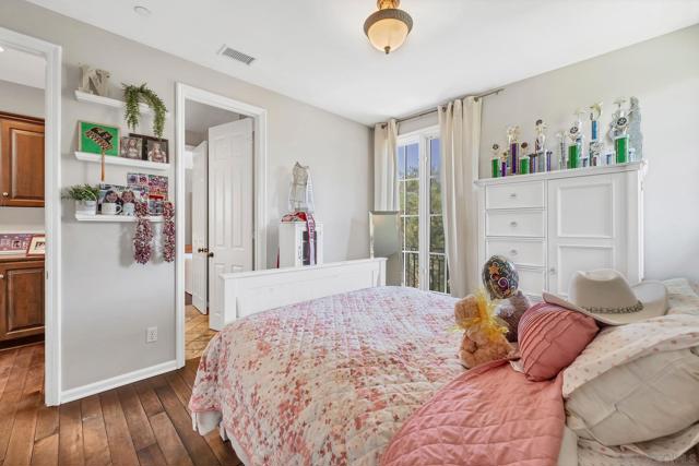 7727 Via Zafiro, San Diego CA: https://media.crmls.org/mediaz/0402fa44-eaf2-4716-a868-9b2f40e200d7.jpg