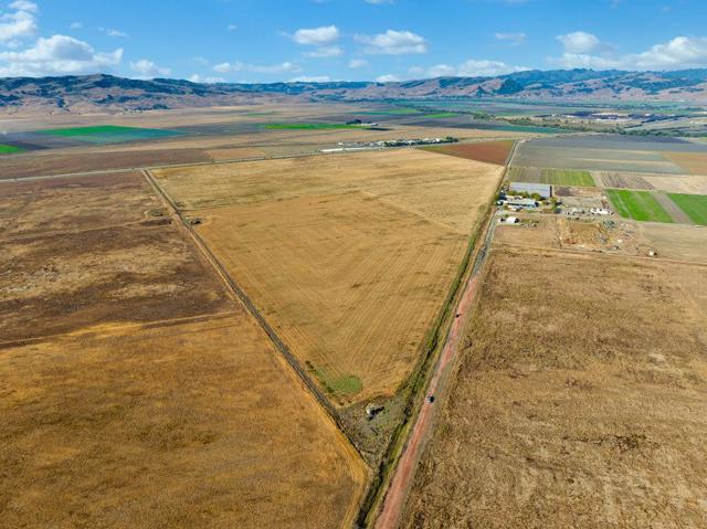 0 Highway 25, Hollister CA: https://media.crmls.org/mediaz/0403bb31-d13b-42dc-9651-90c9677986b2.jpg