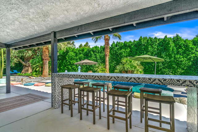 43170 Warner Trail, Palm Desert CA: https://media.crmls.org/mediaz/04044d58-af7c-4ccd-8c1f-79857130d5e0.jpg