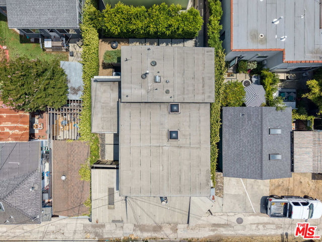 519 1/2 San Juan Avenue, Venice CA: https://media.crmls.org/mediaz/0404b793-10f4-49de-aafa-60fe266dd3bd.jpg