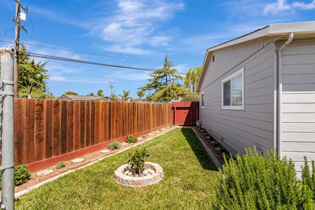 103 Buena Vista Drive, Freedom CA: https://media.crmls.org/mediaz/0404d970-29f8-4acf-a384-63e205d275dd.jpg
