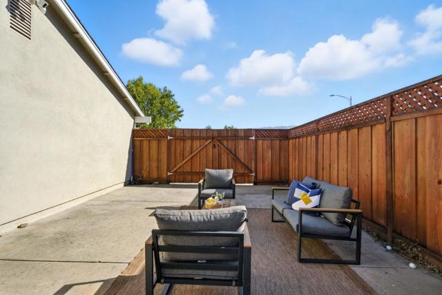1297 Chesbro Way, Gilroy CA: https://media.crmls.org/mediaz/0404e30b-78bc-4191-9538-64efd397ddf8.jpg