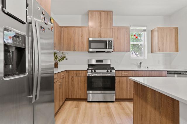5212 Beachfront, San Diego CA: https://media.crmls.org/mediaz/04051c49-71f7-4738-970b-15ced2fe23ec.jpg