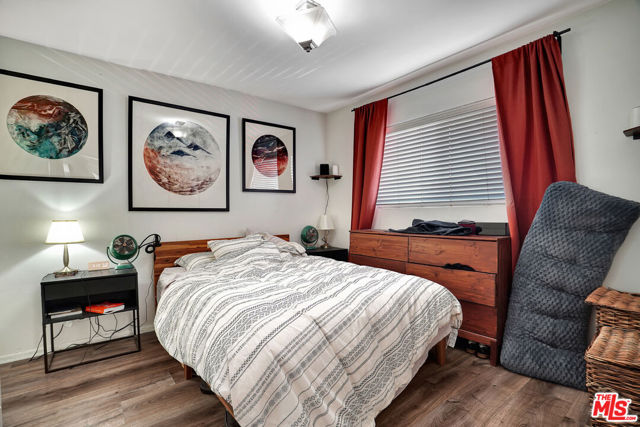 901 Rosemont Avenue, Los Angeles CA: https://media.crmls.org/mediaz/0405426b-cb62-493a-894e-f5b8d8f30c84.jpg
