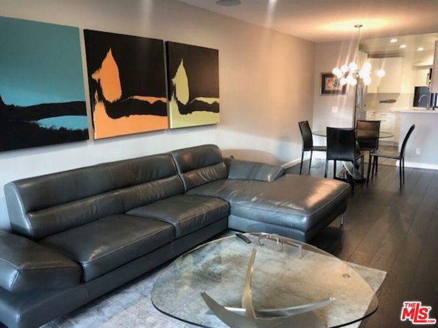 8300 Manitoba Street, Playa del Rey CA: https://media.crmls.org/mediaz/04054689-cbfd-4266-a705-a7c46629e3de.jpg