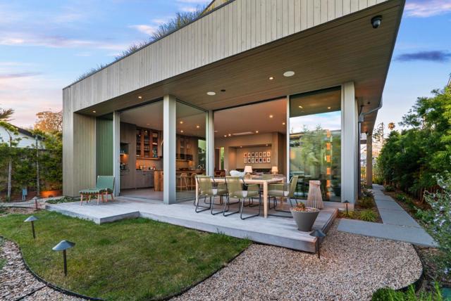 345 Oxford Way, Santa Cruz CA: https://media.crmls.org/mediaz/0405a732-ad5c-4cea-9d4e-ba71ee572ff3.jpg