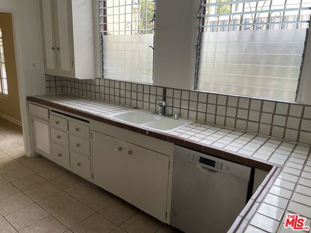6370 W 6th Street, Los Angeles CA: https://media.crmls.org/mediaz/04068091-3db1-4140-8660-5860dda3781b.jpg