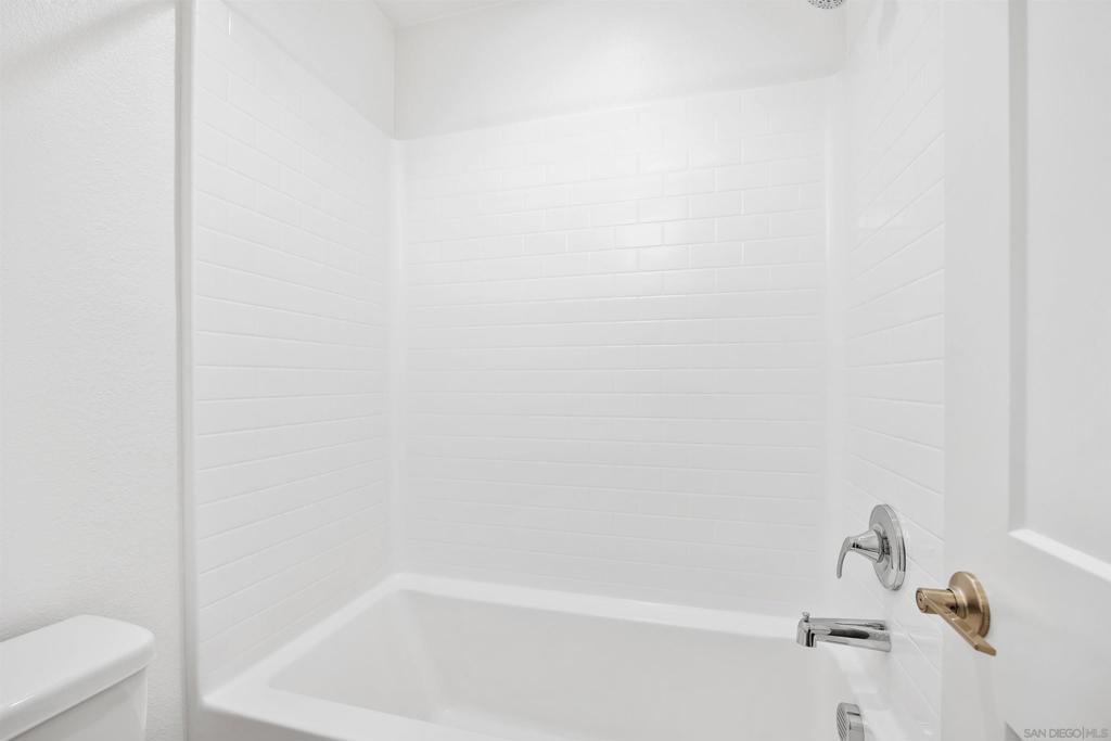 https://media.crmls.org/mediaz/040700cd-c8f7-4679-b450-55fb48500966.jpg?preset=X-Large