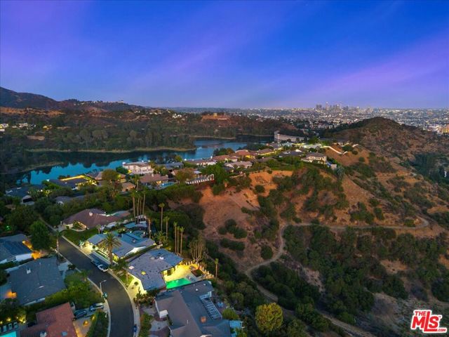 6530 Lakeridge Road, Los Angeles CA: https://media.crmls.org/mediaz/040700d4-77b1-45a0-9ffa-038a0a53bc20.jpg