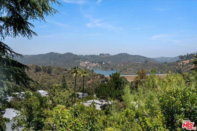 1743 Stone Canyon Road, Los Angeles CA: https://media.crmls.org/mediaz/0407261f-3688-4568-bd8f-aebbd90ea01b.jpg