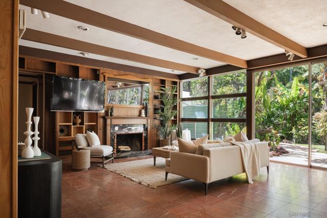 1010 Myrtle Way, San Diego CA: https://media.crmls.org/mediaz/0407a496-2660-4e8a-bf98-70c54062c373.jpg