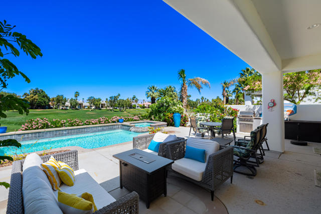 54580 Tanglewood, La Quinta CA: https://media.crmls.org/mediaz/0407b712-53dd-4eea-a09f-dd631c5223a7.jpg