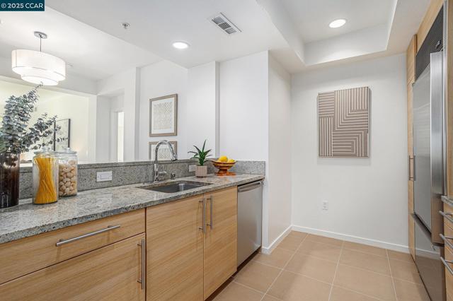 1655 N California Blvd, Walnut Creek CA: https://media.crmls.org/mediaz/0407f3be-7885-4f2f-9c75-5d2110b7505a.jpg