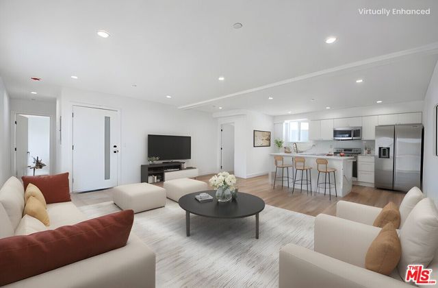 1636 Longwood Avenue, Los Angeles CA: https://media.crmls.org/mediaz/04082dc6-31dd-4b74-8f28-f05547d28e9e.jpg