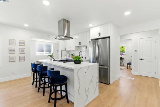 19157 Parsons Ave, Castro Valley CA: https://media.crmls.org/mediaz/0408c62d-0792-4c54-962c-c5d2840d3120.jpg