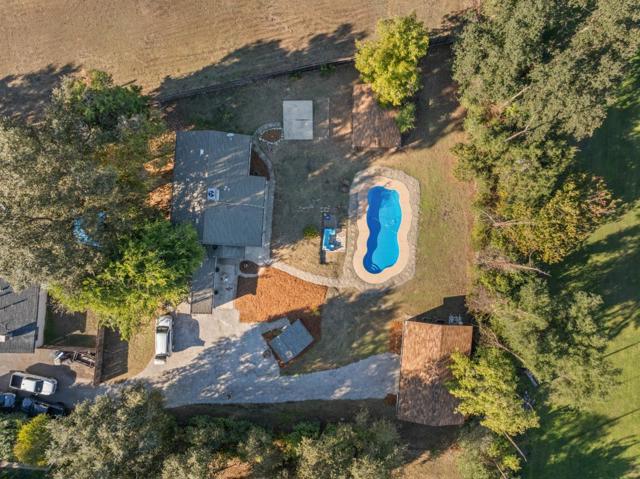 5367 Rosswood Lane, Redding CA: https://media.crmls.org/mediaz/0408e172-ad96-457c-a08b-427eed9db812.jpg