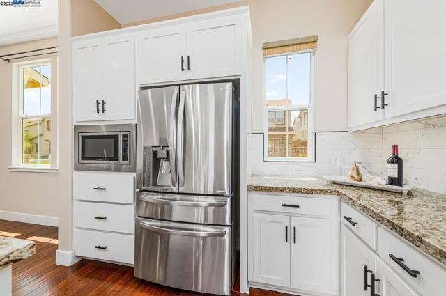 4069 Chalk Hill Way, Dublin CA: https://media.crmls.org/mediaz/0408f2e6-d387-4f57-aec8-1982cf9fb03e.jpg