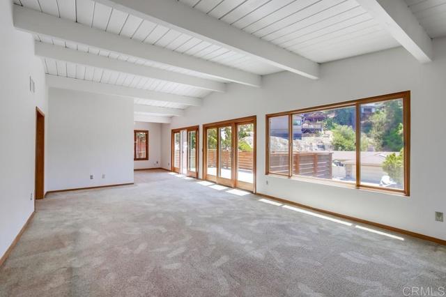 6032 Adobe Falls Rd, San Diego CA: https://media.crmls.org/mediaz/040923d8-2890-4b24-82af-120a4d28614a.jpg