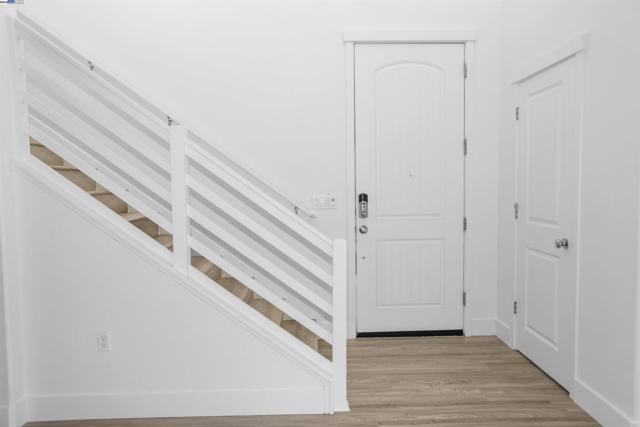251 E Wrigleys Ave, Mountain House CA: https://media.crmls.org/mediaz/04096391-2f7a-4578-9041-65178dd6eaba.jpg