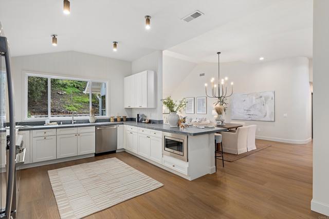 Detail Gallery Image 12 of 63 For 1211 La Granada Dr, San Marcos,  CA 92078 - 3 Beds | 2/1 Baths