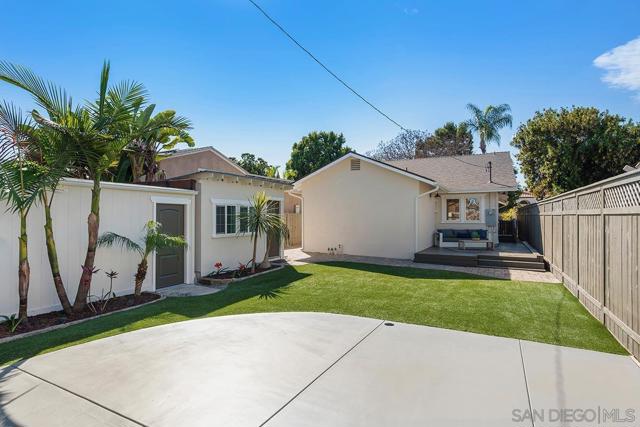 311 B Ave, Coronado CA: https://media.crmls.org/mediaz/04096e42-f9bc-4226-b0cb-e27d5eb33b5b.jpg
