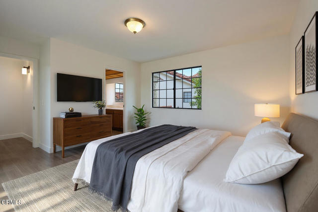 168 Courtyard Drive, Port Hueneme CA: https://media.crmls.org/mediaz/0409c7c5-cabe-4315-b7cb-6166e204c45a.jpg