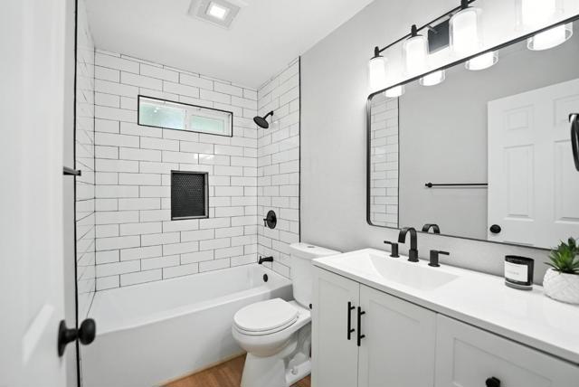 1190 Rio Norte Way, Sacramento CA: https://media.crmls.org/mediaz/040a3ff4-a0c5-4110-988f-1b8f40a70619.jpg
