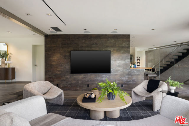 5751 Valley Oak Drive, Los Angeles CA: https://media.crmls.org/mediaz/040ae1d1-677d-4aa8-a12b-231f736369e4.jpg