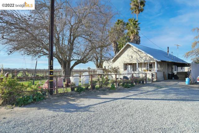 3870 Orwood Road, Brentwood CA: https://media.crmls.org/mediaz/040ae303-0543-4928-ba66-3322f0159846.jpg