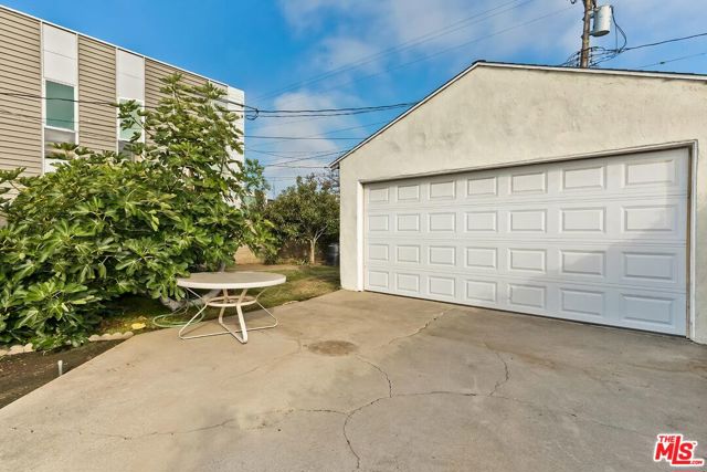 12508 Greene Avenue, Los Angeles CA: https://media.crmls.org/mediaz/040af70e-07d9-41c6-a074-7b77d29bf6e7.jpg