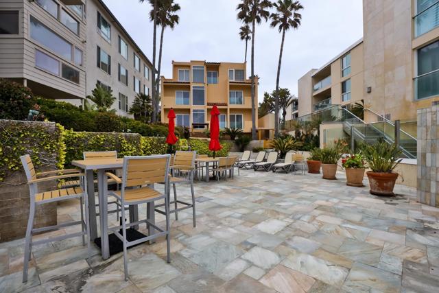 220 Coast Blvd, La Jolla CA: https://media.crmls.org/mediaz/040b99c5-3f24-4130-8342-7b2a52838b0f.jpg