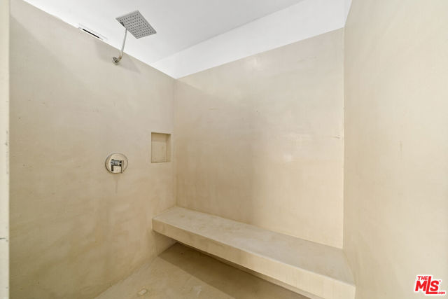 23812 Malibu Crest Drive, Malibu CA: https://media.crmls.org/mediaz/040cc114-1c74-43bf-9211-67e478ae5325.jpg
