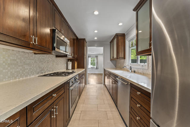 Detail Gallery Image 11 of 37 For 689 Arden Rd, Pasadena,  CA 91106 - 2 Beds | 2 Baths