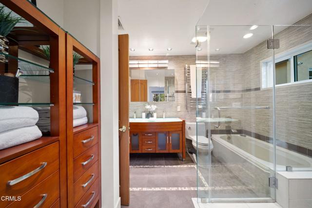 Detail Gallery Image 19 of 36 For 1038 Oban Dr, Los Angeles,  CA 90065 - 3 Beds | 3 Baths