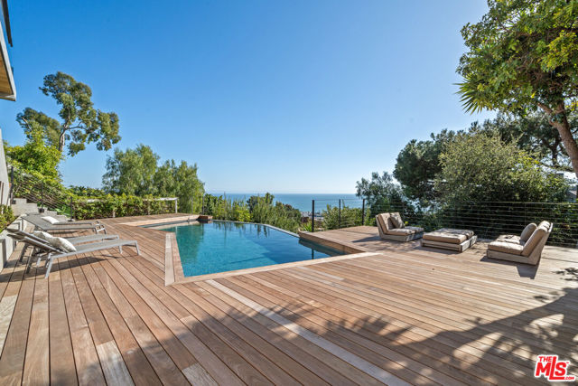 23812 Malibu Crest Drive, Malibu CA: https://media.crmls.org/mediaz/040eb373-fc86-4188-aa7f-b29964d1391a.jpg