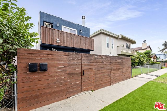 12219 Culver Boulevard, Los Angeles CA: https://media.crmls.org/mediaz/040eb72d-469d-413f-ae2c-03d89cb47445.jpg