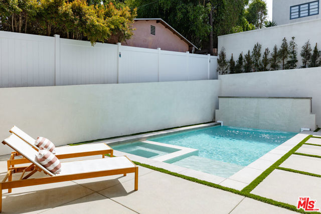 2565 Patricia Avenue, Los Angeles CA: https://media.crmls.org/mediaz/040f00fb-b83b-4757-aff1-61656def88d2.jpg