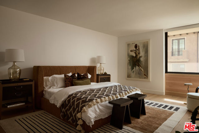 211 S Spalding Drive, Beverly Hills CA: https://media.crmls.org/mediaz/040f752b-d3b1-477f-a99b-635971cb953d.jpg