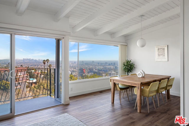 9432 Sierra Mar Place, Los Angeles CA: https://media.crmls.org/mediaz/04107b4c-dcc2-44b3-9711-2b9daeef1408.jpg
