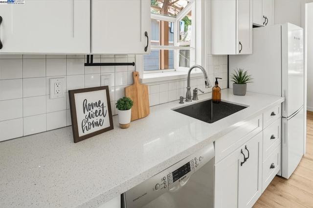 2019 E St, Hayward CA: https://media.crmls.org/mediaz/0410969e-43cb-477c-92e1-0390fd906b87.jpg
