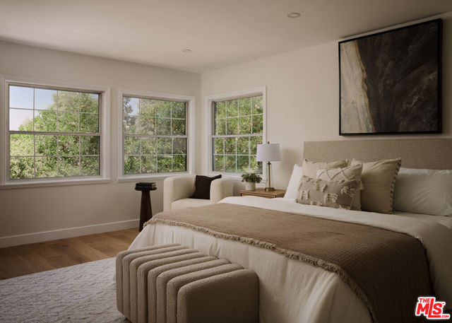 5271 Woodlake Avenue, Woodland Hills CA: https://media.crmls.org/mediaz/0410a6cb-a647-4778-b537-9c7d12c4a42c.jpg