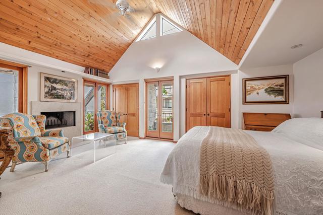 2210 Avenida De La Playa, La Jolla CA: https://media.crmls.org/mediaz/0410e2ff-d7d7-4fdf-94e8-d88b0bba78d8.jpg