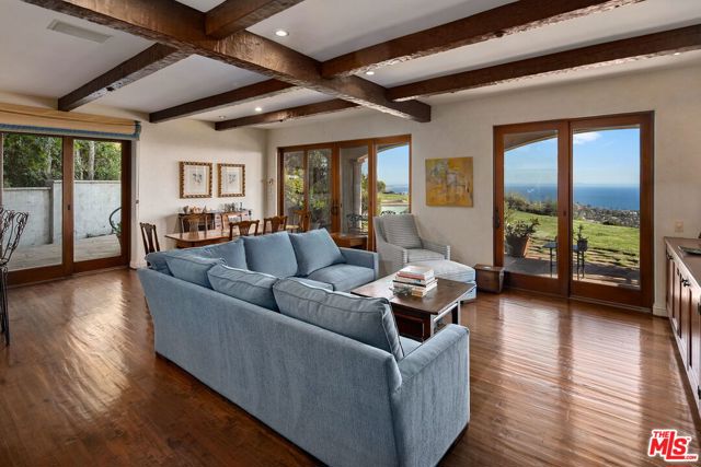 1476 Via Cresta, Pacific Palisades CA: https://media.crmls.org/mediaz/04114a20-14fb-4b19-8ee2-40e201ae9255.jpg