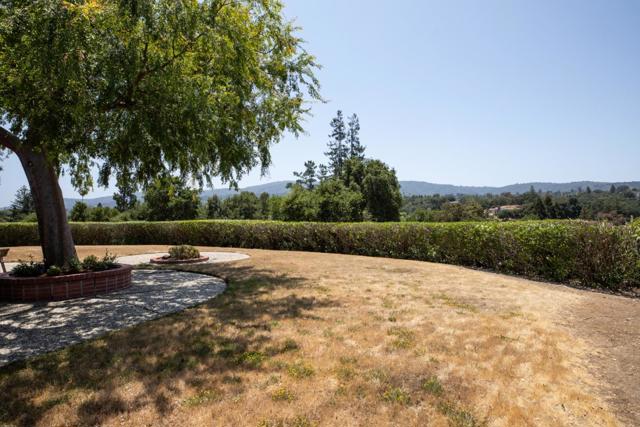 26666 Laurel Lane, Los Altos Hills CA: https://media.crmls.org/mediaz/0412edeb-ab69-4aa3-8362-2dfaea2ca238.jpg