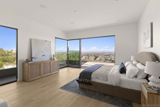 2448 Sagebrush Ct, La Jolla CA: https://media.crmls.org/mediaz/0412ee02-9fc6-40b4-9ef1-687a192864e5.jpg