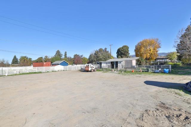 12155 Columbet Avenue, San Martin CA: https://media.crmls.org/mediaz/0413d463-6333-4898-97e2-3f6fe7a326e9.jpg